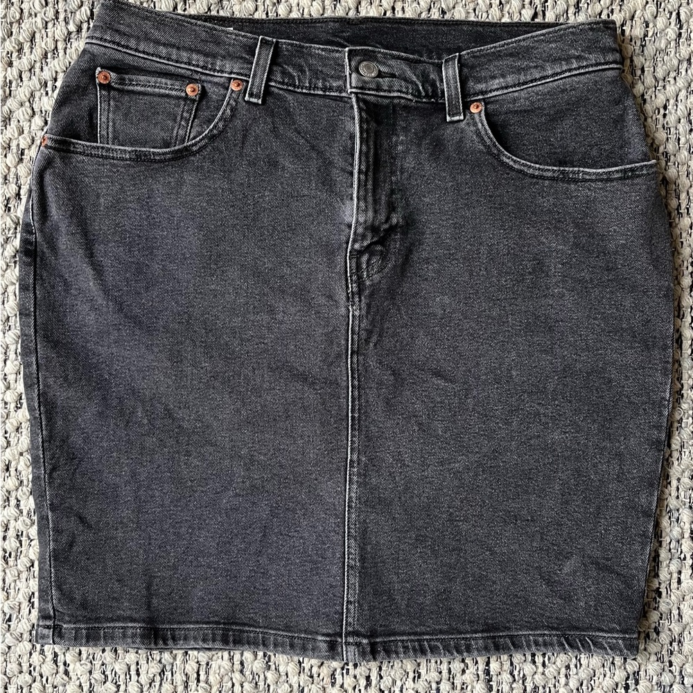 Levi’s Dark Gray Denim Skirt